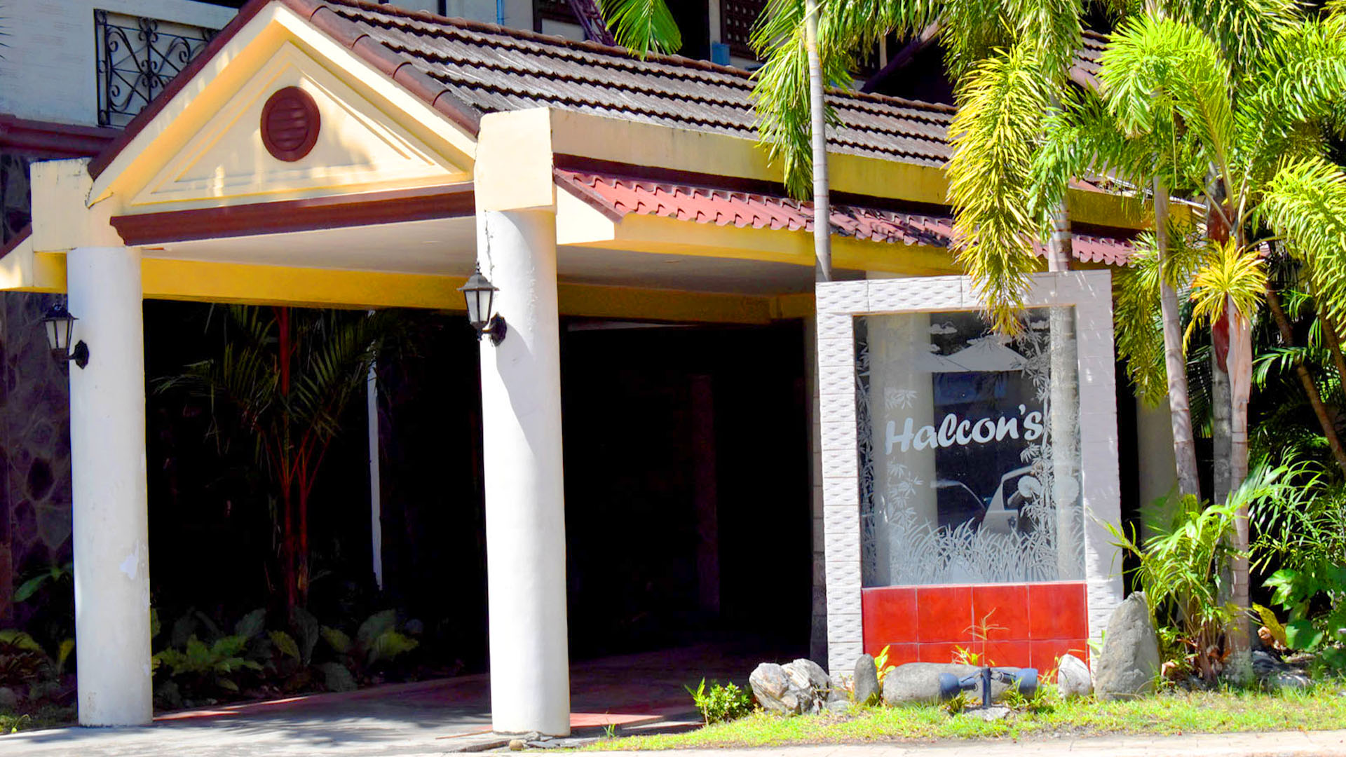 Halcon's Bar & Resto