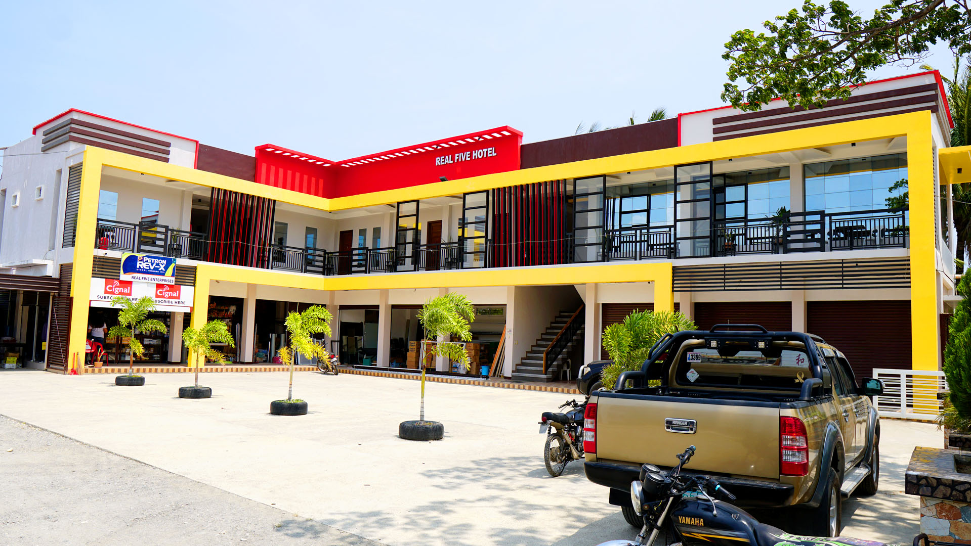 Real Five Hotel and Restaurant