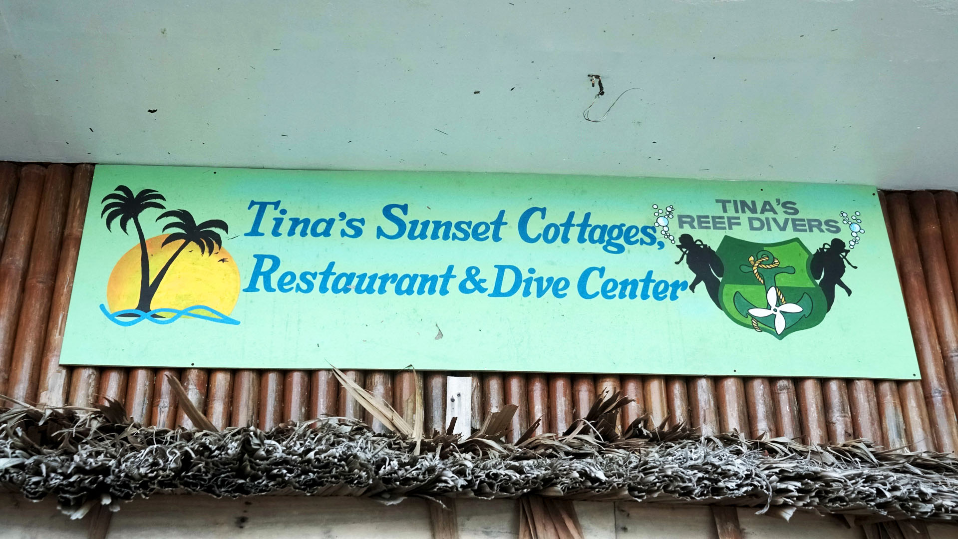Tina's Sunset Cottages, Restaurant @ Dive Center
